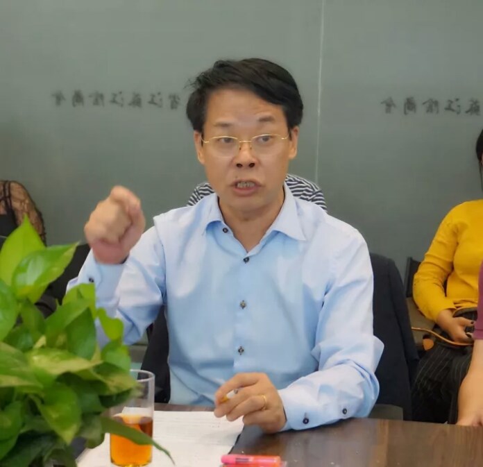 潘允會(huì)長(zhǎng)回顧今年商會(huì)工作情況